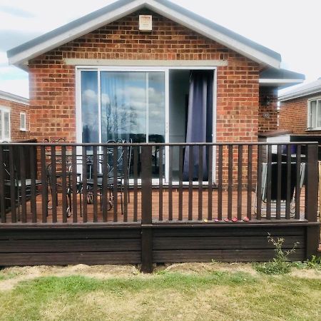 Leysdown-On-Sea Saddlebrook Holiday Park 3 Bedroom Brick Built Chalet Bungalow Экстерьер фото