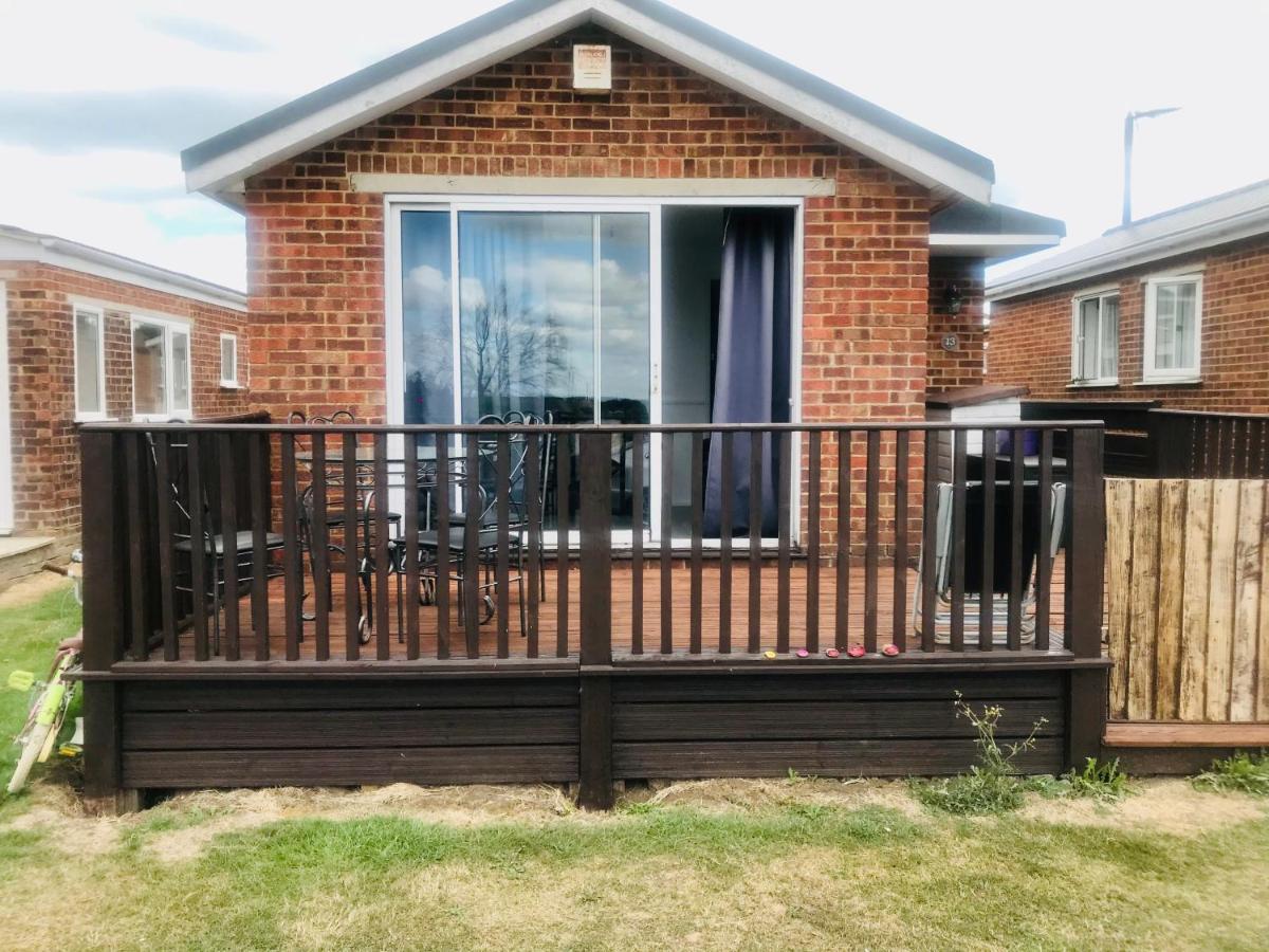 Leysdown-On-Sea Saddlebrook Holiday Park 3 Bedroom Brick Built Chalet Bungalow Экстерьер фото